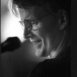 Jim Carroll at Y-Not II, Milwaukee, WI 5/7/1999 - Photo by Doug Krimmer