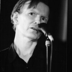 Jim Carroll at Y-Not II, Milwaukee, WI 5/7/1999 - Photo by Doug Krimmer