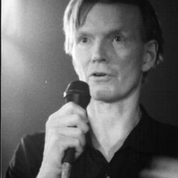 Jim Carroll at Y-Not II, Milwaukee, WI 5/7/1999 - Photo by Doug Krimmer