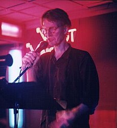 Jim Carroll at Y-Not II, Milwaukee, WI 5/7/1999 - Photo by Doug Krimmer